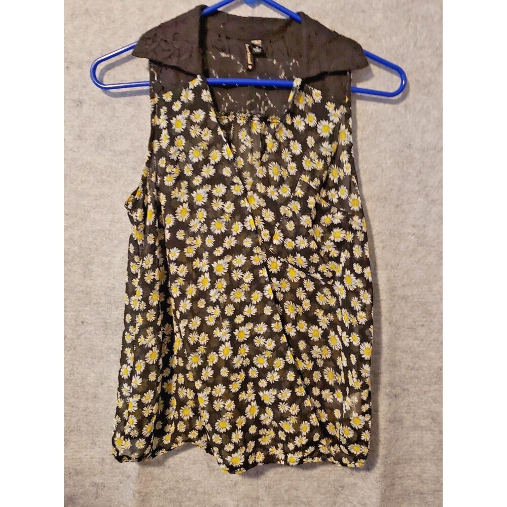 Heartsoul  top women's size Medium Black daisy floral  Boho LACE Pocket Delicate
